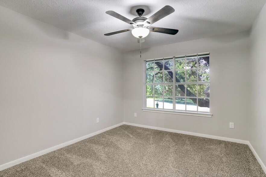 Building Photo - 7098 Shadow Lake Dr