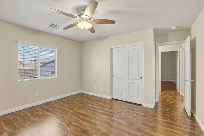 Building Photo - 4 Bedroom Home with Oversized Yard & RV Parking!