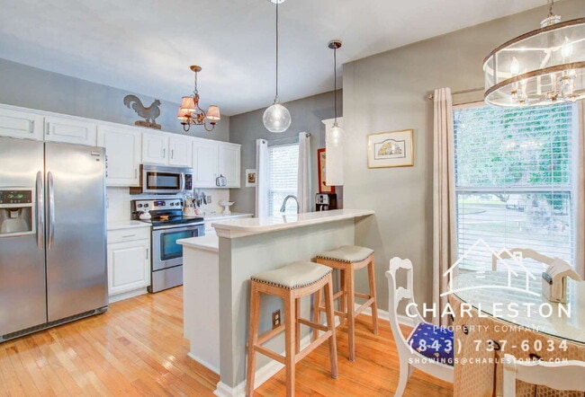 Building Photo - **FULLY FURNISHED TWO BEDROOM CONDO, UTILITIES INCLUDED!**