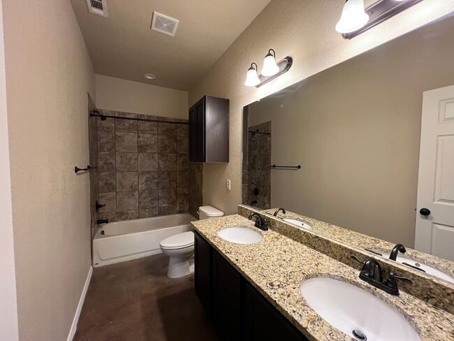 Building Photo - Luxury 3/2 Duplex in NBTX