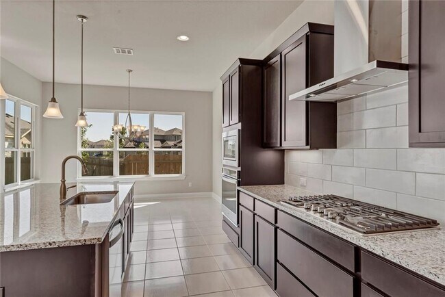 Building Photo - 3901 Tavarez St