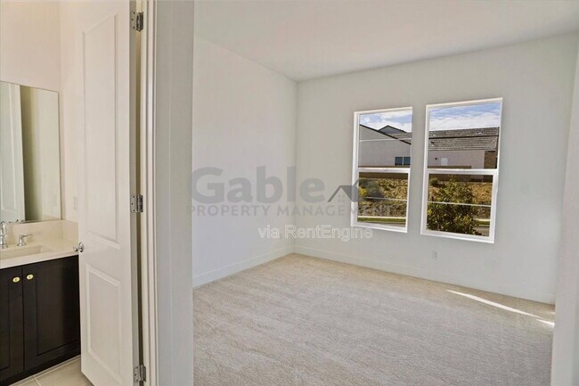 Building Photo - 30000 N Camino los Robles
