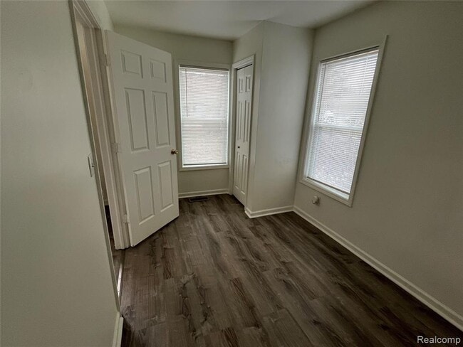 Building Photo - 438 Kenilworth Ave