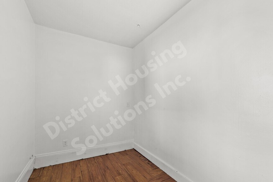Building Photo - 8302 Sowinski Ave
