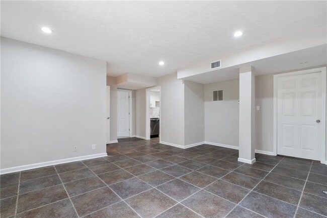 Building Photo - 1447 Southland Vista Ct NE
