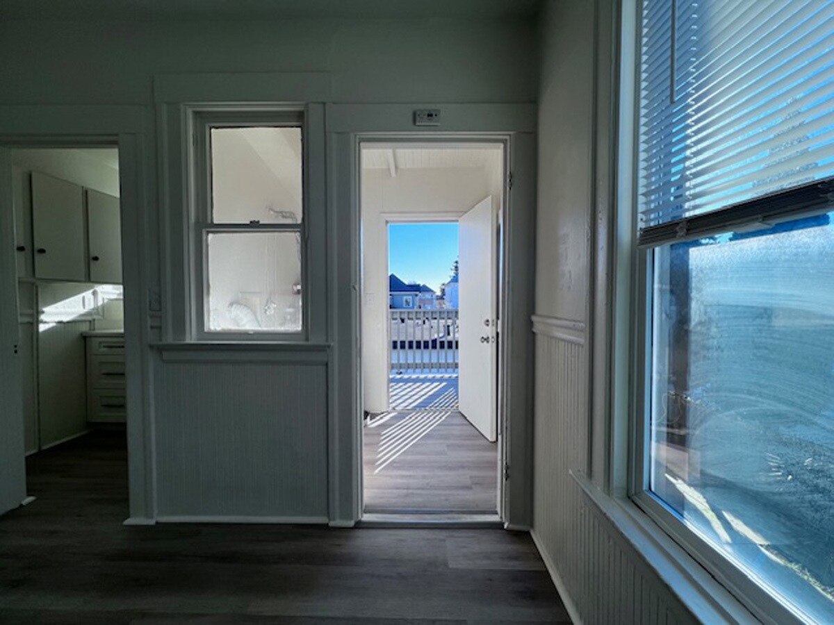 Building Photo - 709 32nd St