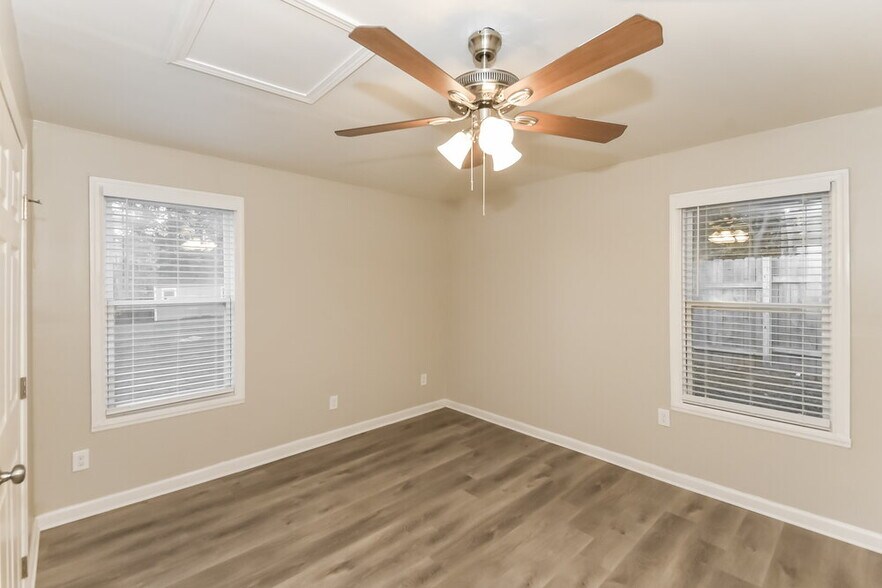 Building Photo - 5380 Forest Downs Cir
