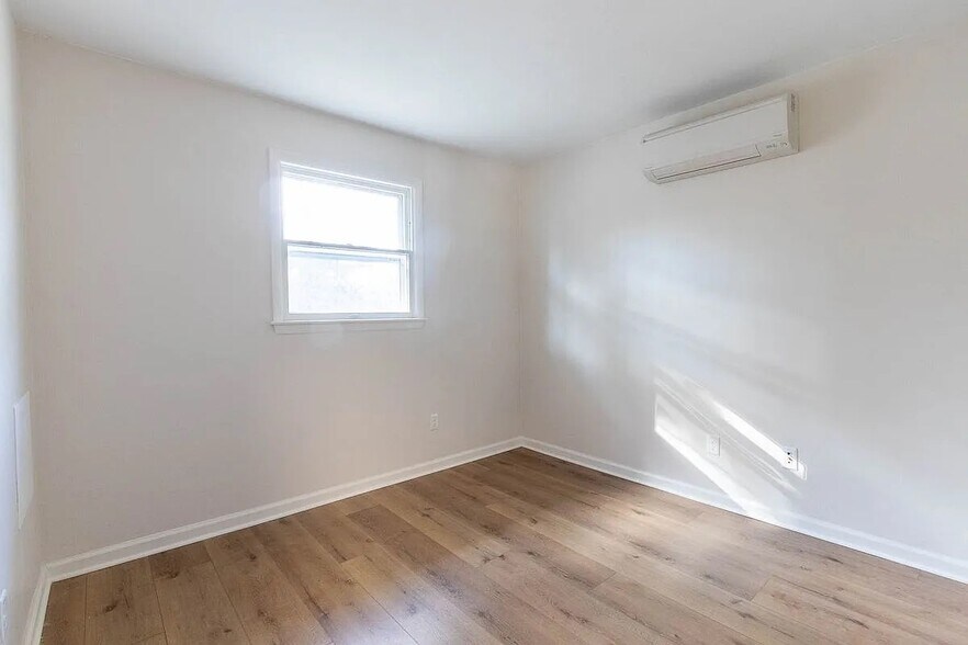 bedroom 1 - 1026 N Atherton St