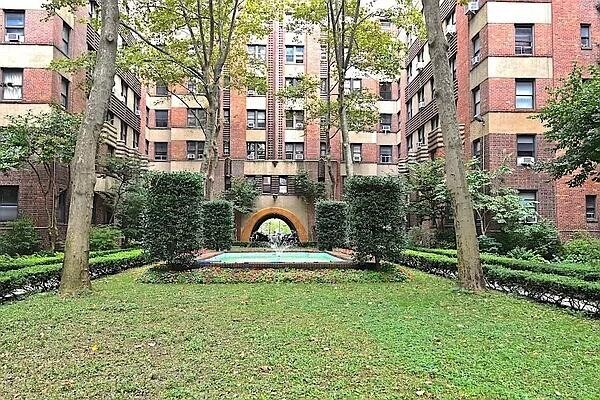 Building Photo - 504 Grand St