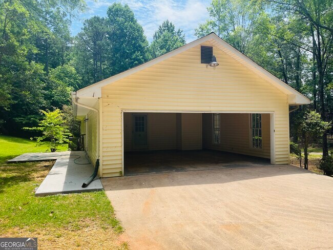 Building Photo - 21 Mountain Brook Rd