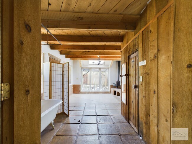 Building Photo - Green Gorge