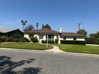 Building Photo - Perfection! Corner Lot Pool Home