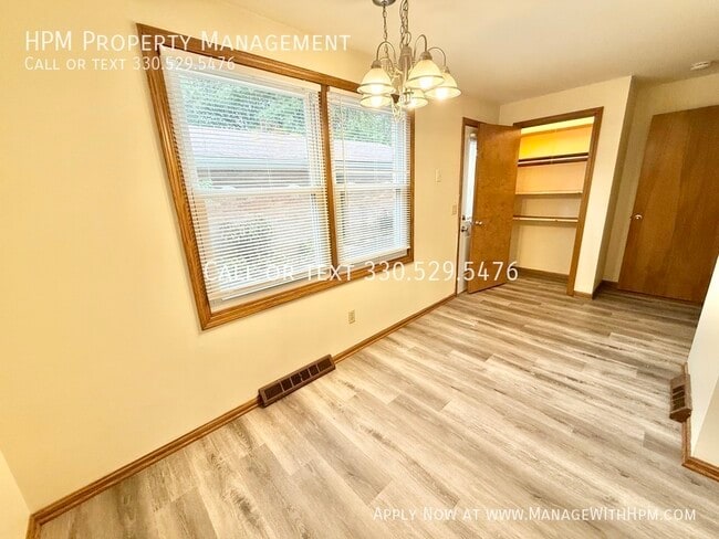 Building Photo - 2379 Ashdale St NW
