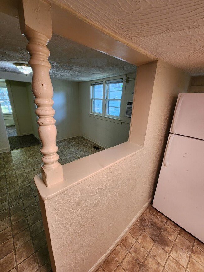 Building Photo - 2526 W Madison St