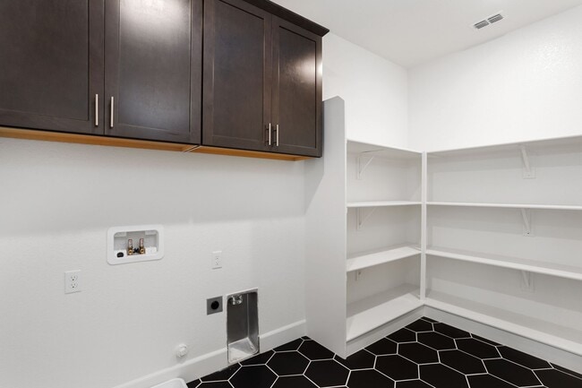 Building Photo - Gorgeous Home to Rent in Folsom!