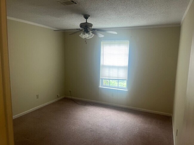 Building Photo - 11618 Huron Ln