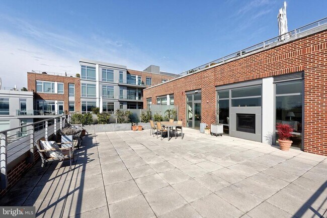 Building Photo - 601 N Fairfax St