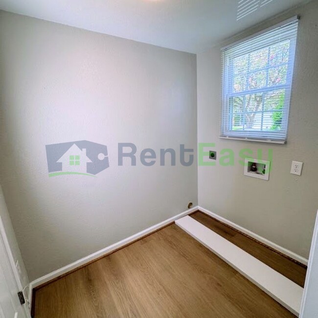 Building Photo - 3316 Dunkirk Ave