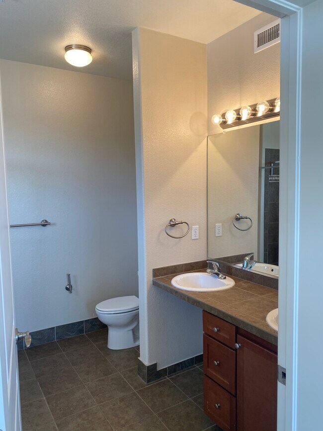 Building Photo - 9019 E Panorama Cir