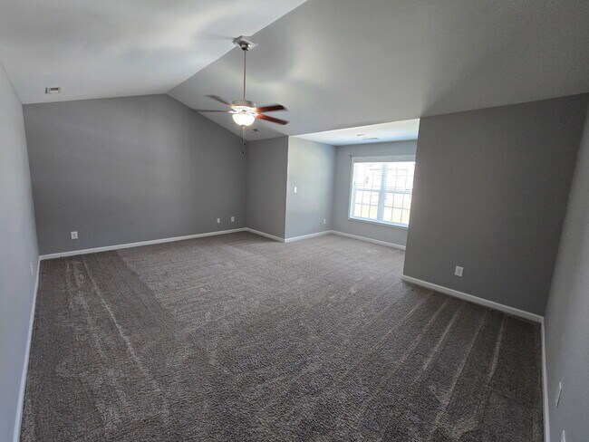 Building Photo - 1601 Mount Rainer Dr