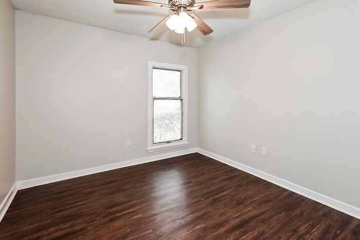 Building Photo - 163 Twin Oaks Dr