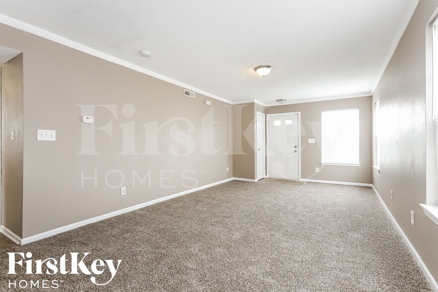 Building Photo - 347 Venus Dr