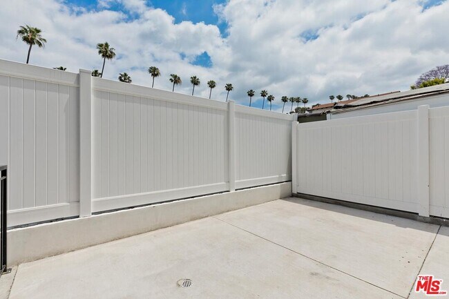 Building Photo - 1436 Edgecliffe Dr
