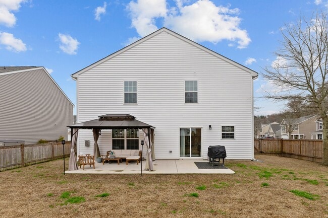 Building Photo - 301 Ginger Dr