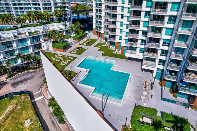 Building Photo - 350 S Miami Ave