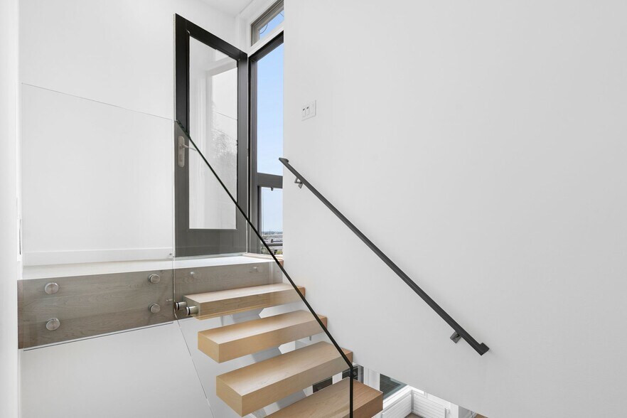 Building Photo - 2831 NW Cornell Rd