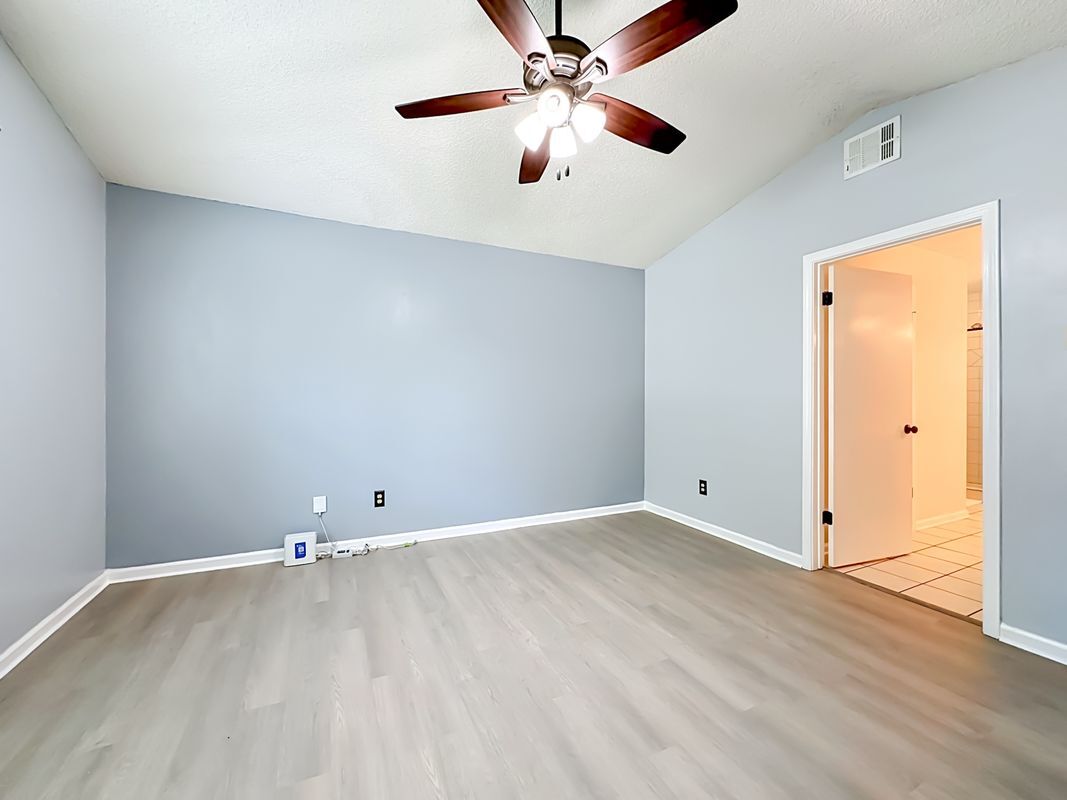 Building Photo - 341 Hickory Hollow Dr N