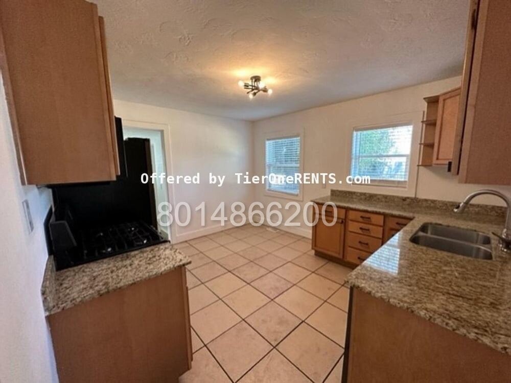 Building Photo - Move-in special: $500 off First months rent