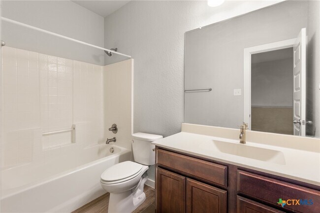 Building Photo - 561 Creekside Frst