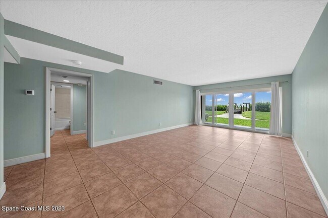 Building Photo - 1321 S Miramar Ave