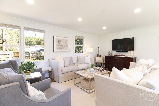 Building Photo - 1092 West Lake Dr