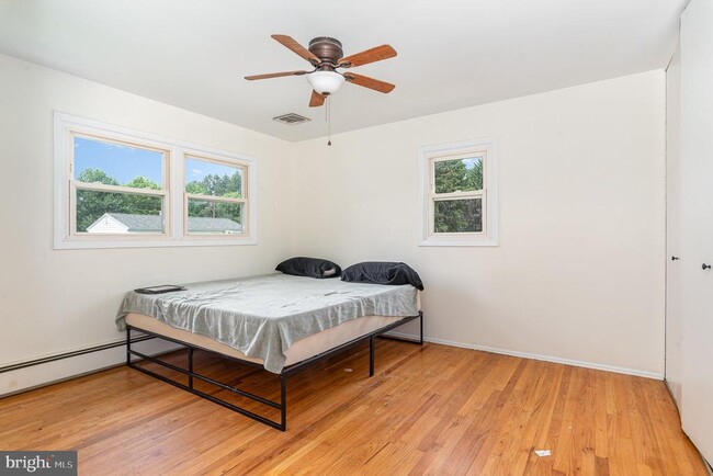 Building Photo - 302 Hickory Hill Terrace