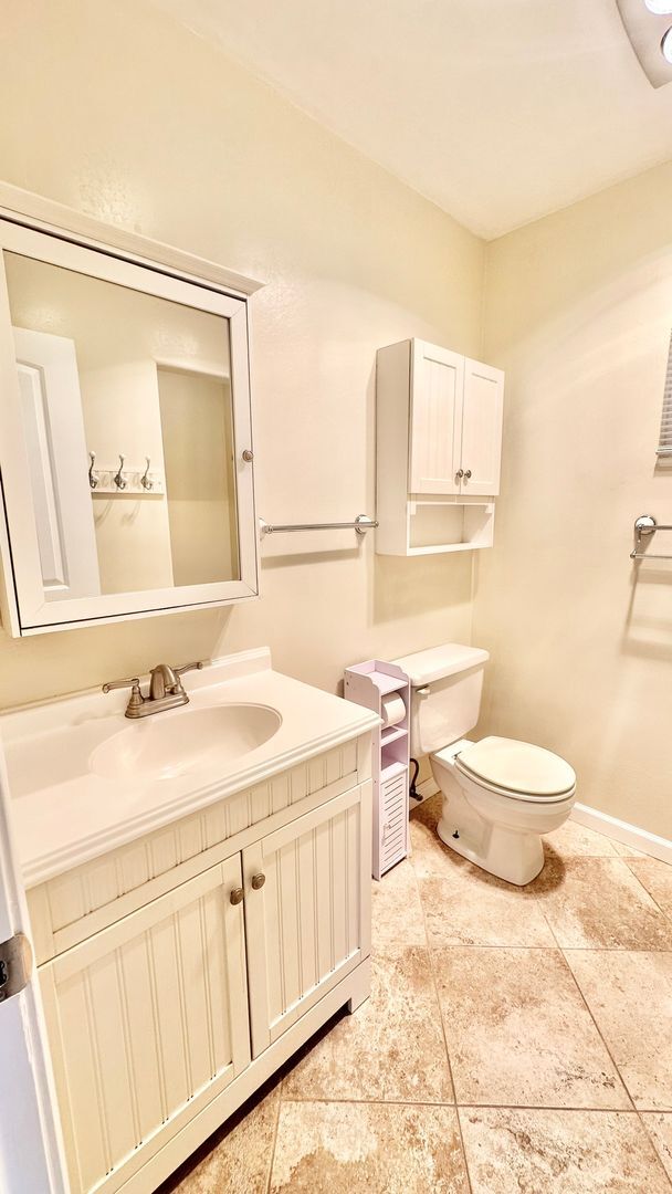 Building Photo - Darling Stand Alone & Detached Open Studio Layout Guest Home unit on Private Country Property in ...