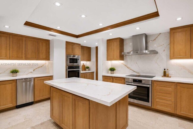 Building Photo - 5025 Collins Ave