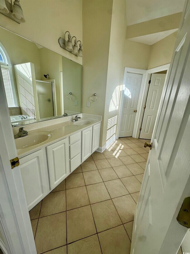 Building Photo - 544 Stonemason Dr