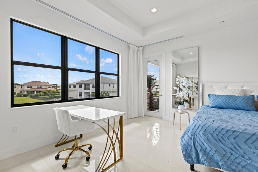 Building Photo - 12884 Wingspan Ct
