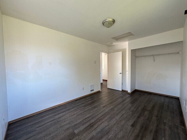 Building Photo - BH T 1335