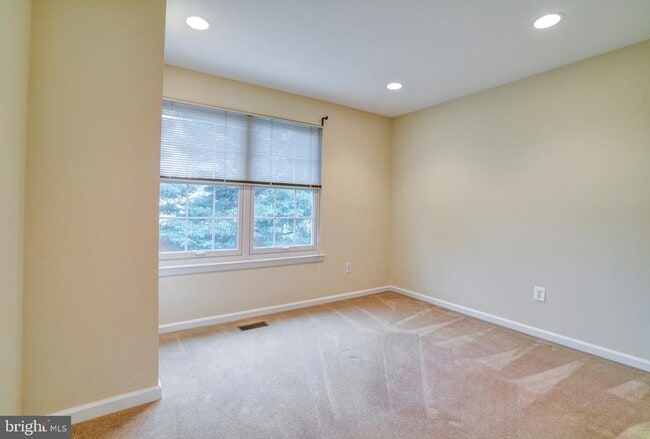 Building Photo - 115 Gleneagles Dr