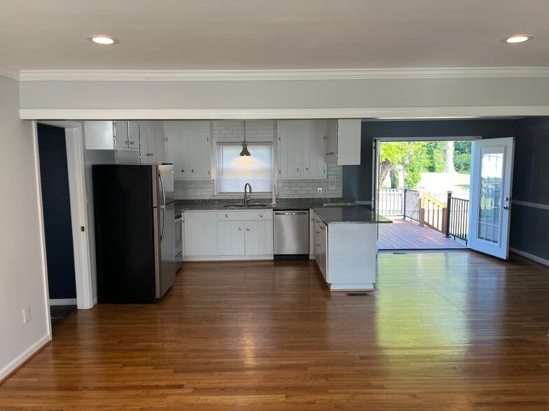 Kitchen / Dining - 12 Fairway Ln