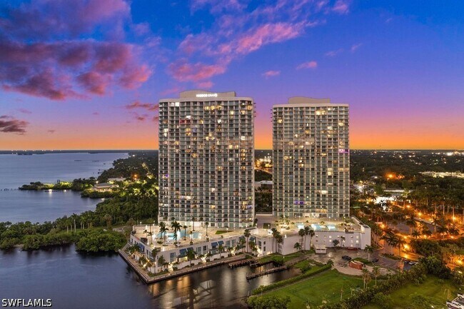 Building Photo - 3000 Oasis Grand Blvd