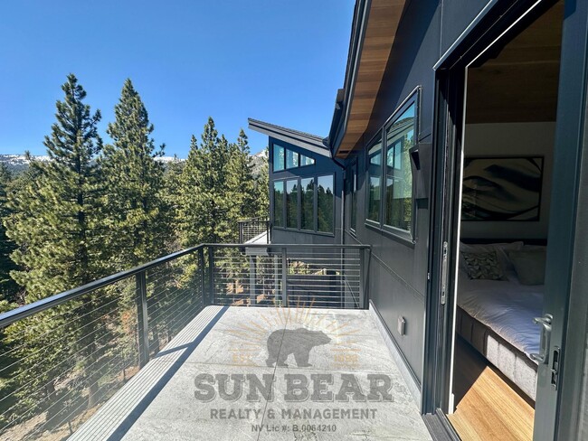 Building Photo - Luxury Mountain Retreat