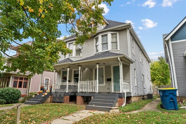 Primary Photo - 69 N Whittier Pl