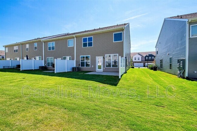 Building Photo - 572 Yellow Fox Rd