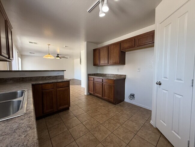 Building Photo - "Spacious 4-Bedroom Haven with 2 Bath Retreats in Laveen's Heart – 1,893 Sq Ft of Comfort!"