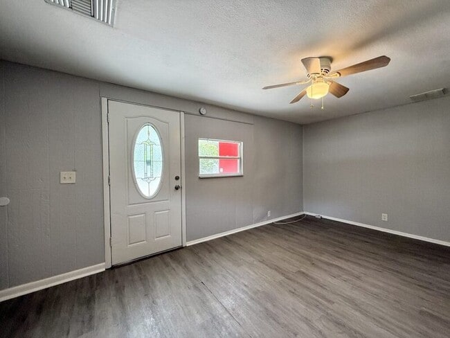 Building Photo - 8240 Krag Dr