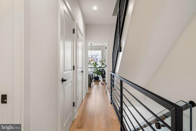 Building Photo - 2409 Oakford St